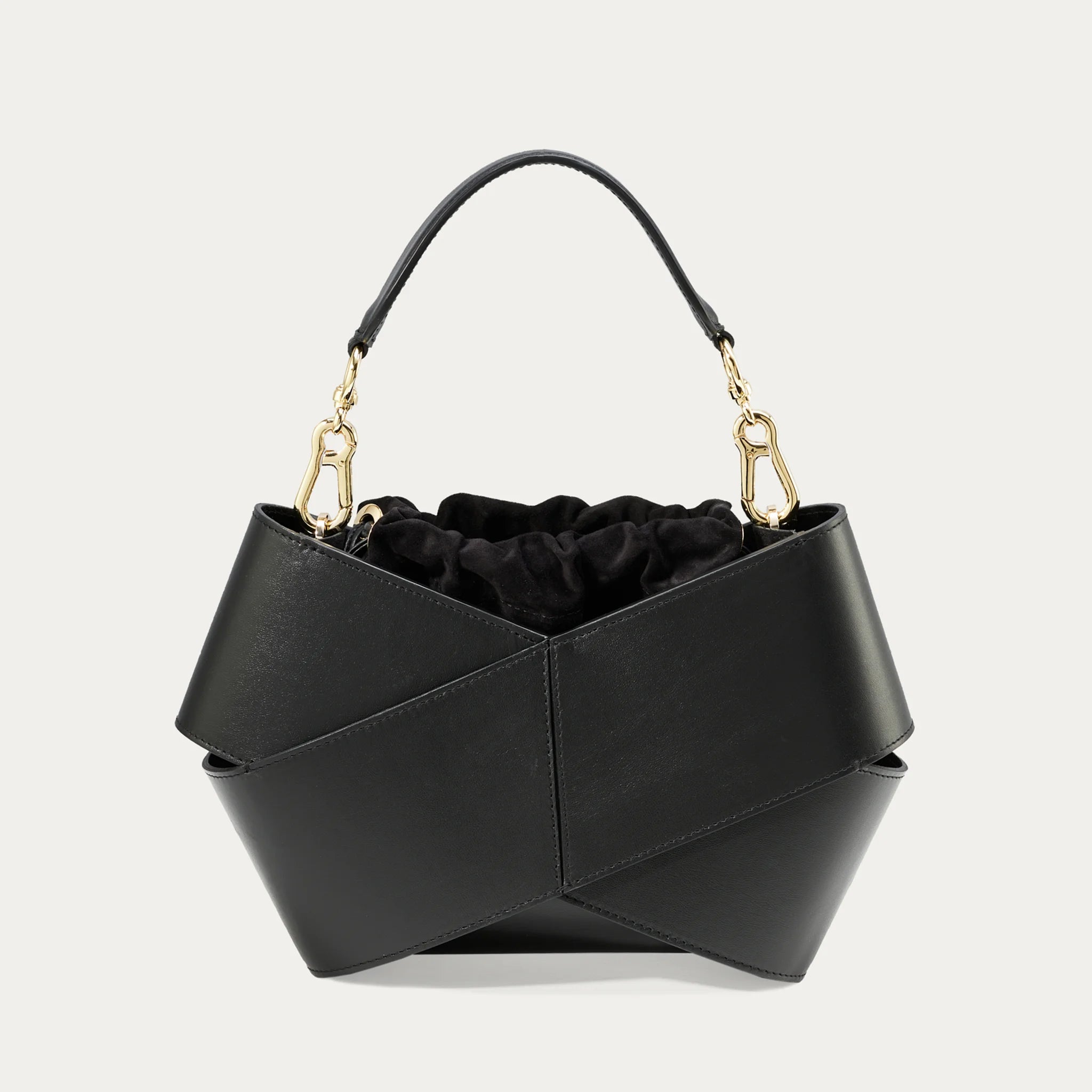 Czarny woreczek zamszowy